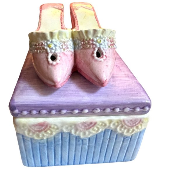 Vintage Ceramic Trinket Box | 3D High Heel Lid | Pastel Vanity, Shoes Theme - Picture 5 of 15